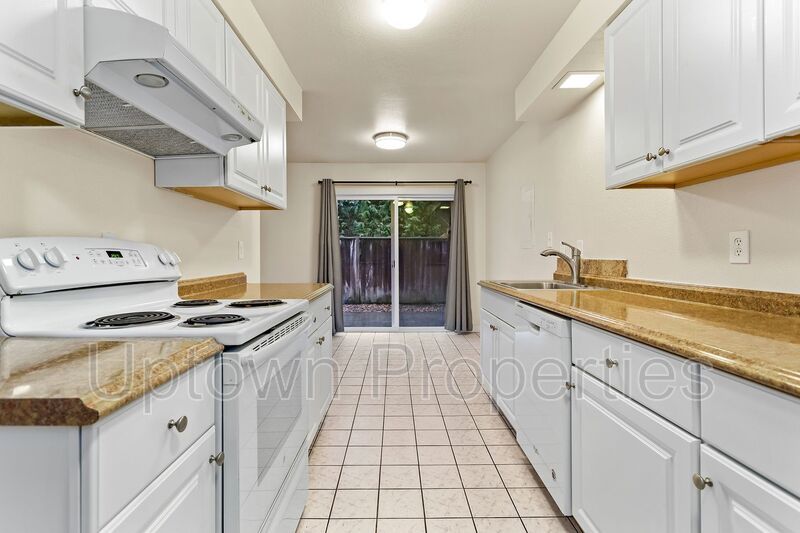Available 2BR/1.5BATH Apartment in Beaverton close to Nike and Intel! property image