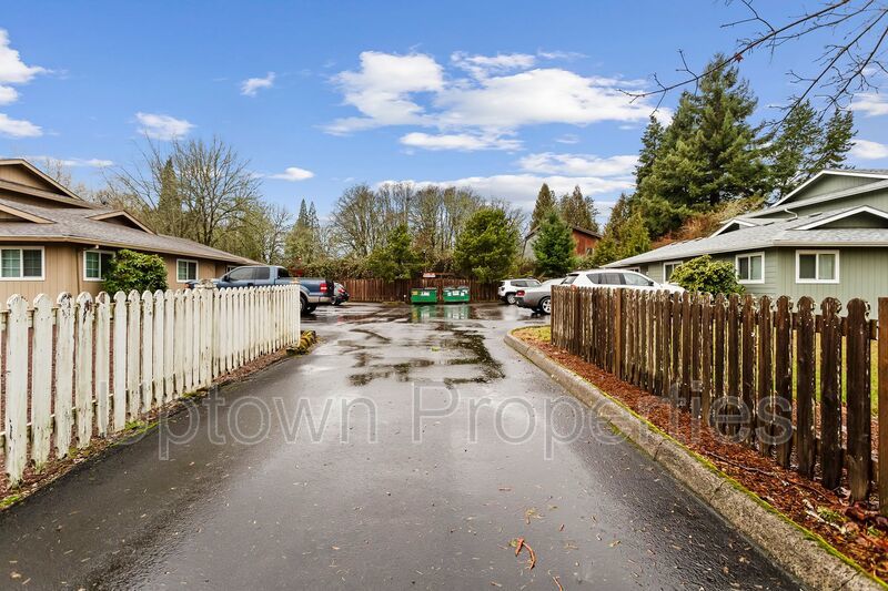 Available 2BR/1.5BATH Apartment in Beaverton close to Nike and Intel! property image