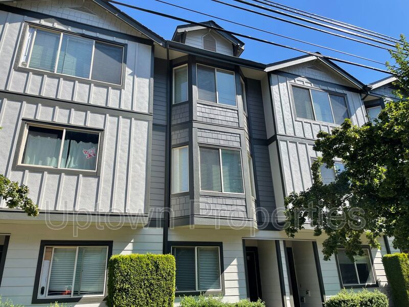 Available 2BR/2.5BATH Townhome with Garage and extra parking! property image