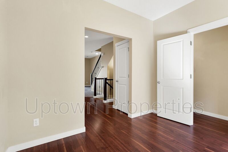Available 2BR/2.5BATH Townhome with Garage and extra parking! property image