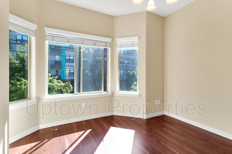 Available 2BR/2.5BATH Townhome with Garage and extra parking! property image