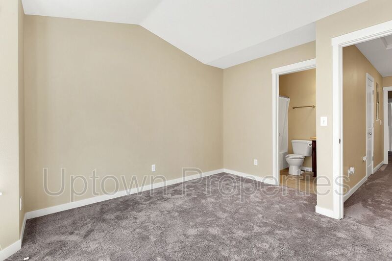 Available 2BR/2.5BATH Townhome with Garage and extra parking! property image