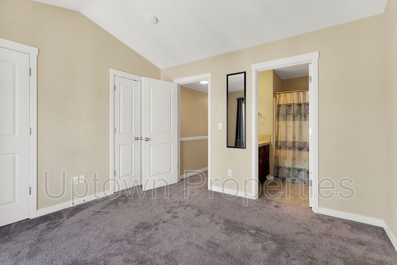 Available 2BR/2.5BATH Townhome with Garage and extra parking! property image