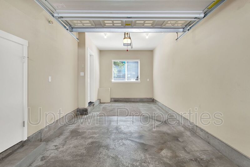 Available 2BR/2.5BATH Townhome with Garage and extra parking! property image