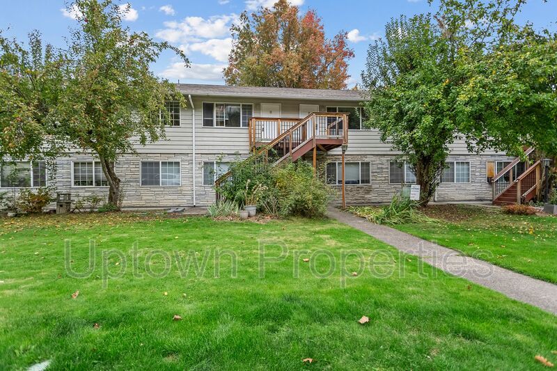 Charming SW Portland Living with Easy City Access property image