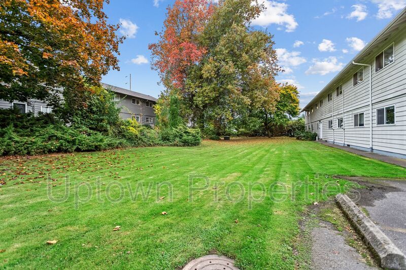 Charming SW Portland Living with Easy City Access property image