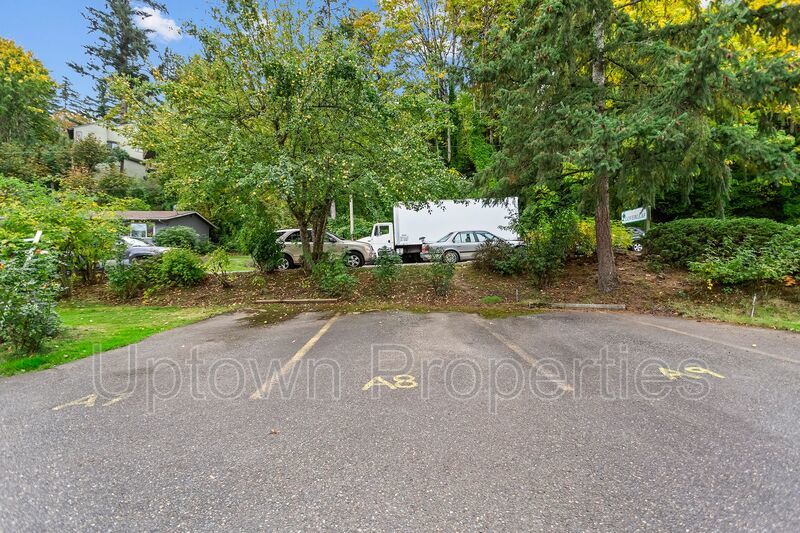 Charming SW Portland Living with Easy City Access property image