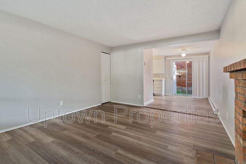 Charming 2BD/1BTH Townhouse with In-Unit Laundry in SE Portland property image