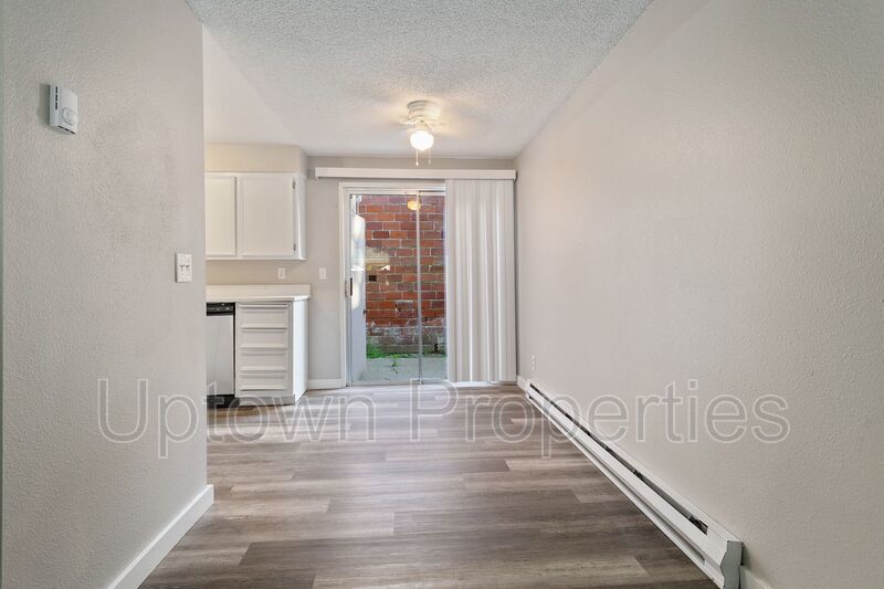 Charming 2BD/1BTH Townhouse with In-Unit Laundry in SE Portland property image