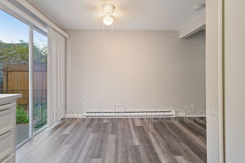 Charming 2BD/1BTH Townhouse with In-Unit Laundry in SE Portland property image