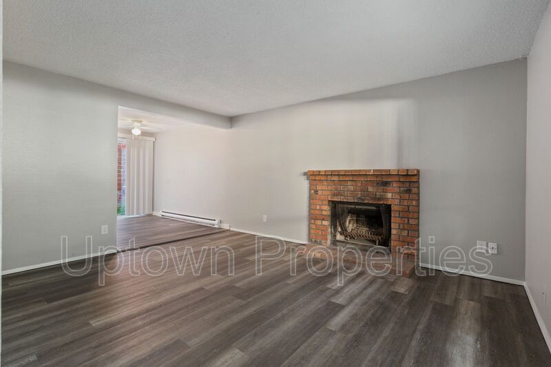 Charming 2BD/1BTH Townhouse with In-Unit Laundry in SE Portland property image