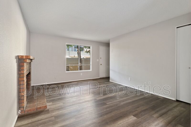 Charming 2BD/1BTH Townhouse with In-Unit Laundry in SE Portland property image