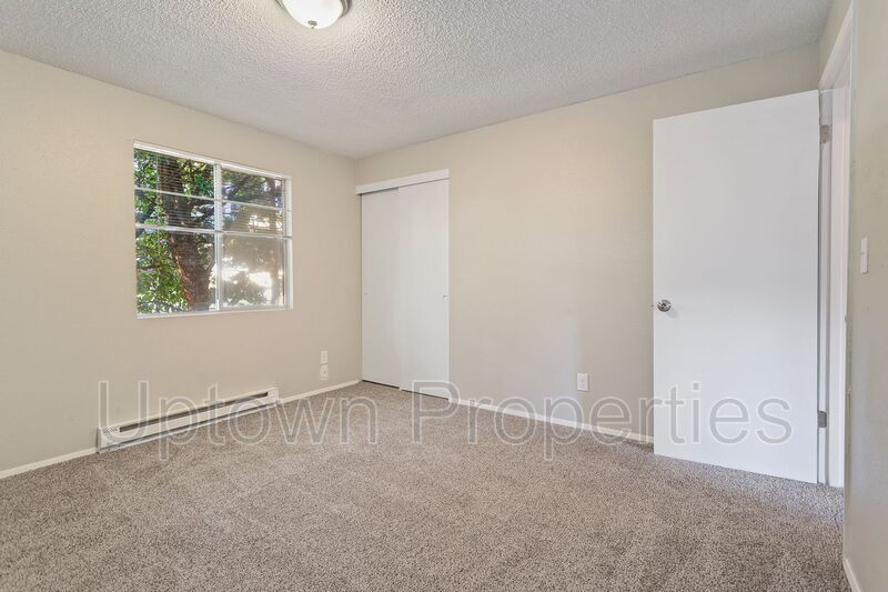 Charming 2BD/1BTH Townhouse with In-Unit Laundry in SE Portland property image