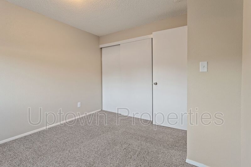 Charming 2BD/1BTH Townhouse with In-Unit Laundry in SE Portland property image