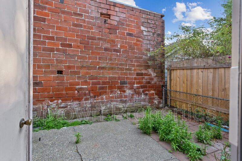 Charming 2BD/1BTH Townhouse with In-Unit Laundry in SE Portland property image