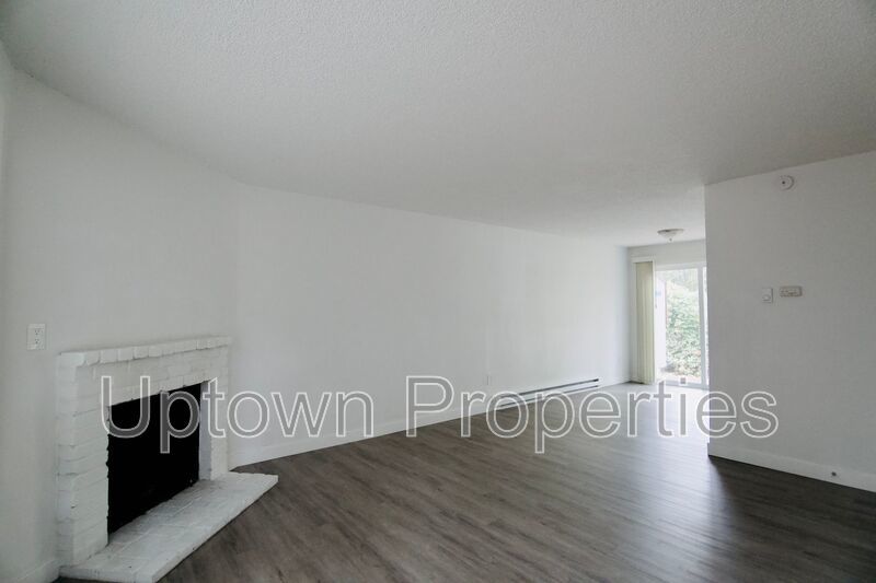 Available 2BD/1BA Apartment near Multnomah Village! **50% OFF first month's rent! property image