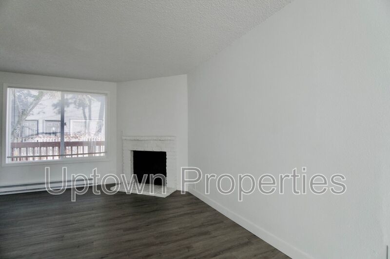 Available 2BD/1BA Apartment near Multnomah Village! **50% OFF first month's rent! property image