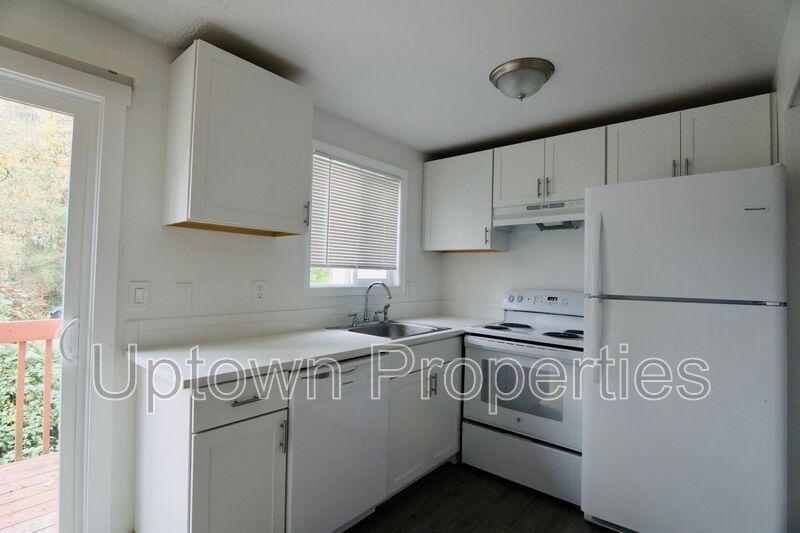 Available 2BD/1BA Apartment near Multnomah Village! **50% OFF first month's rent! property image
