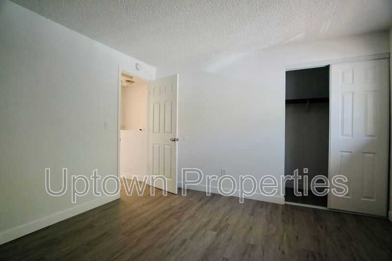 Available 2BD/1BA Apartment near Multnomah Village! **50% OFF first month's rent! property image