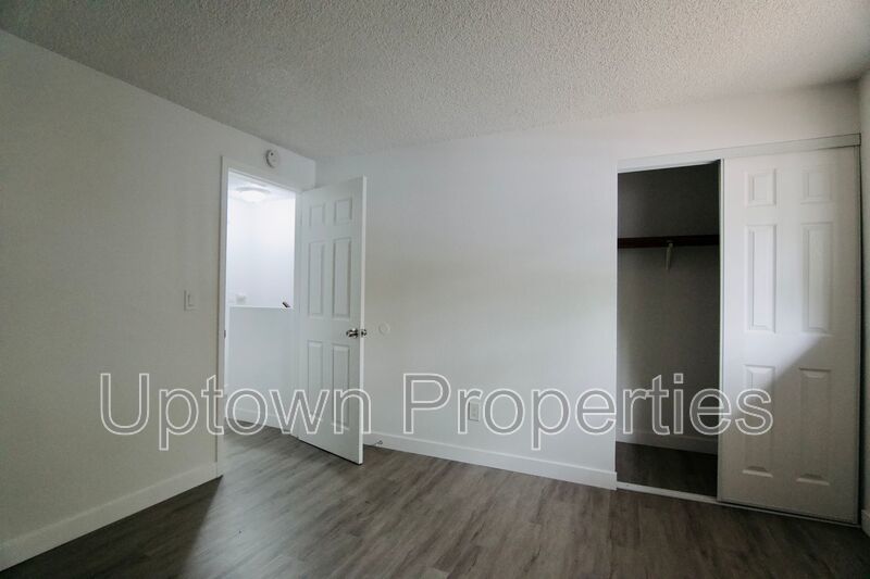 Available 2BD/1BA Apartment near Multnomah Village! **50% OFF first month's rent! property image