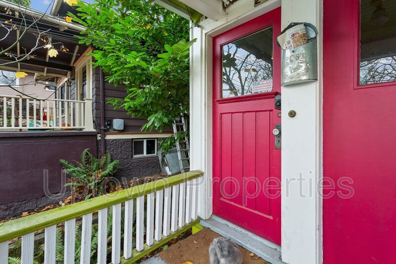 Charming 2-Bedroom Home in the Heart of SE Portland! property image