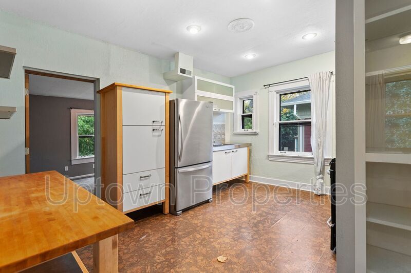 Charming 2-Bedroom Home in the Heart of SE Portland! property image