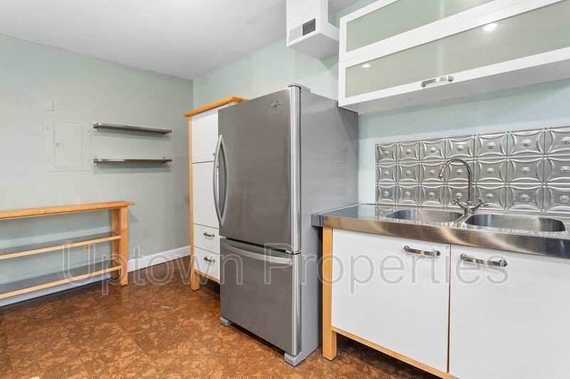 Charming 2-Bedroom Home in the Heart of SE Portland! property image
