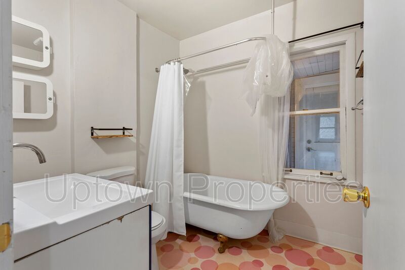 Charming 2-Bedroom Home in the Heart of SE Portland! property image