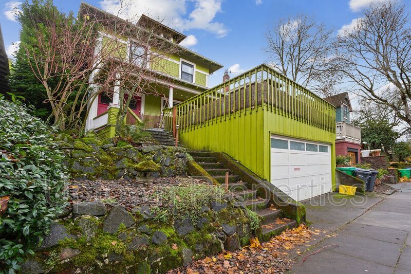 Charming 2-Bedroom Home in the Heart of SE Portland! property image