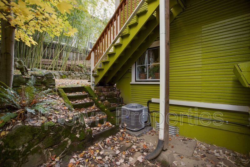 Charming 2-Bedroom Home in the Heart of SE Portland! property image