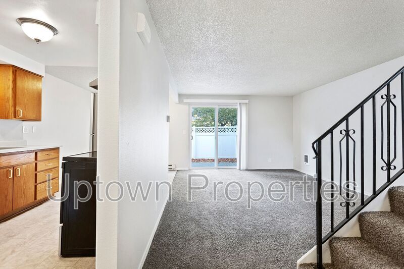 3BR/2BATH Two-Story Apartment Available in Hillsboro! **HOLIDAY SPECIAL** property image