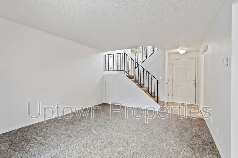 3BR/2BATH Two-Story Apartment Available in Hillsboro! **HOLIDAY SPECIAL** property image