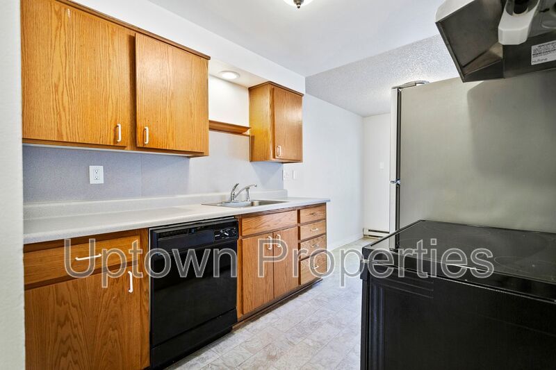 3BR/2BATH Two-Story Apartment Available in Hillsboro! **HOLIDAY SPECIAL** property image