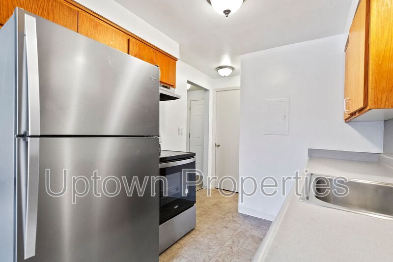 3BR/2BATH Two-Story Apartment Available in Hillsboro! **HOLIDAY SPECIAL** property image