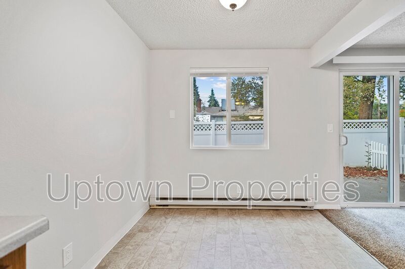 3BR/2BATH Two-Story Apartment Available in Hillsboro! **HOLIDAY SPECIAL** property image