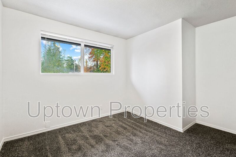 3BR/2BATH Two-Story Apartment Available in Hillsboro! **HOLIDAY SPECIAL** property image