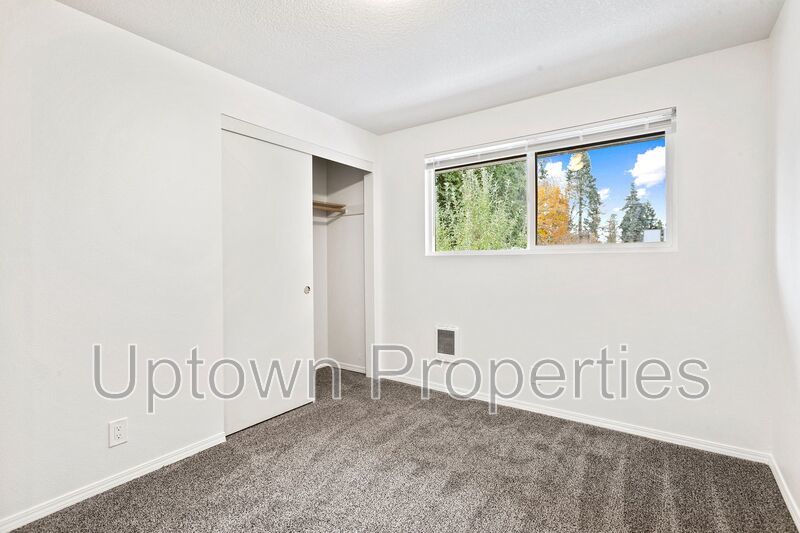 3BR/2BATH Two-Story Apartment Available in Hillsboro! **HOLIDAY SPECIAL** property image