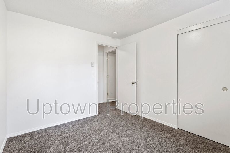 3BR/2BATH Two-Story Apartment Available in Hillsboro! **HOLIDAY SPECIAL** property image