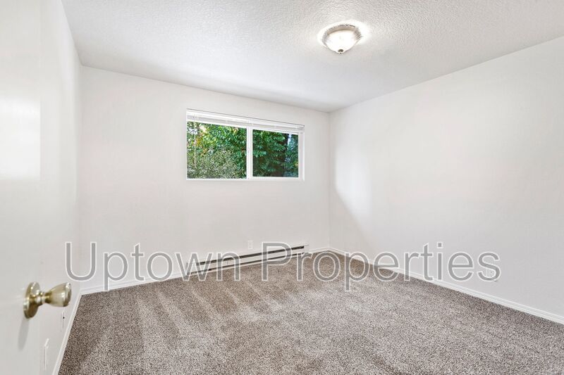 3BR/2BATH Two-Story Apartment Available in Hillsboro! **HOLIDAY SPECIAL** property image