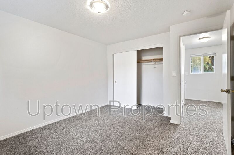 3BR/2BATH Two-Story Apartment Available in Hillsboro! **HOLIDAY SPECIAL** property image