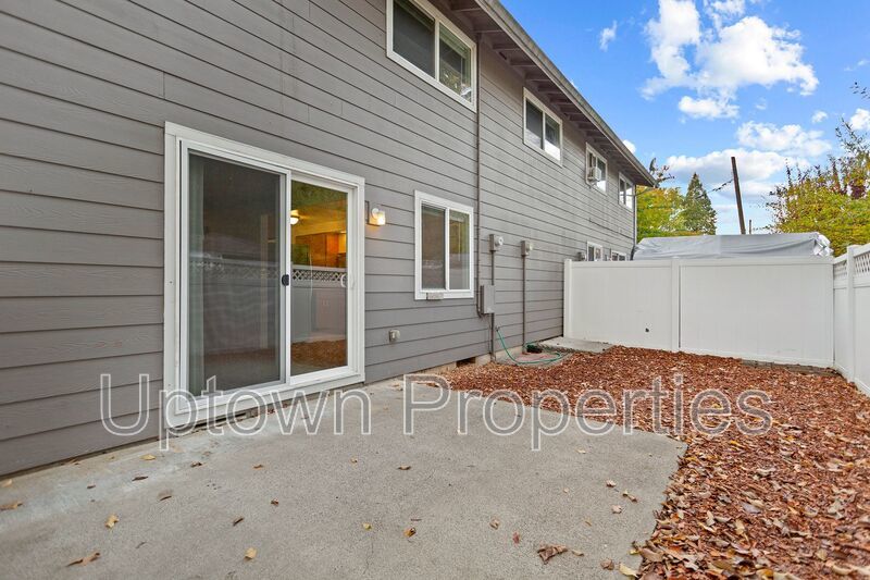 3BR/2BATH Two-Story Apartment Available in Hillsboro! **HOLIDAY SPECIAL** property image