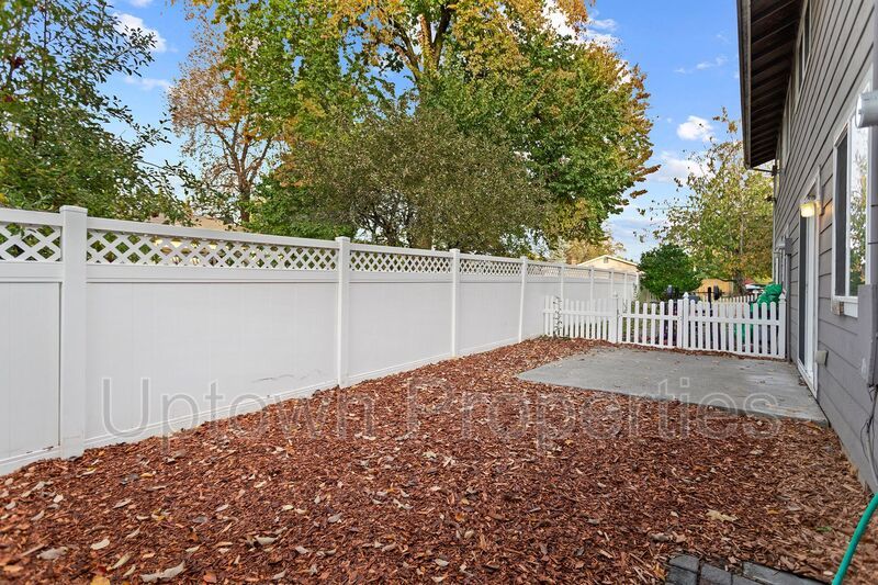 3BR/2BATH Two-Story Apartment Available in Hillsboro! **HOLIDAY SPECIAL** property image