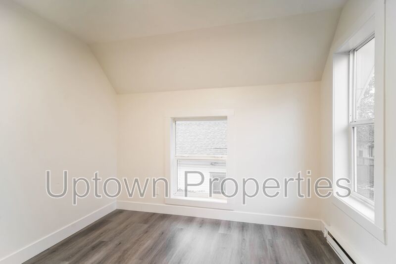 Renovated 2BD 1BTH! **HOLIDAY SPECIAL** property image