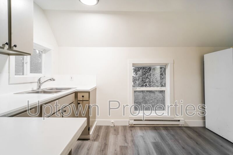 Renovated 2BD 1BTH! **HOLIDAY SPECIAL** property image