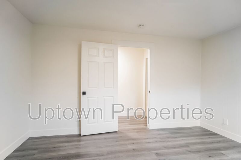 Renovated 2BD 1BTH! **HOLIDAY SPECIAL** property image
