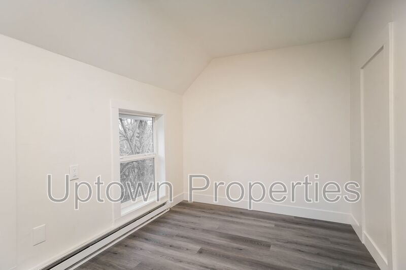 Renovated 2BD 1BTH! **HOLIDAY SPECIAL** property image