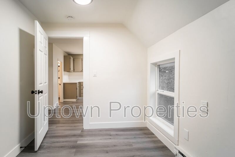 Renovated 2BD 1BTH! **HOLIDAY SPECIAL** property image