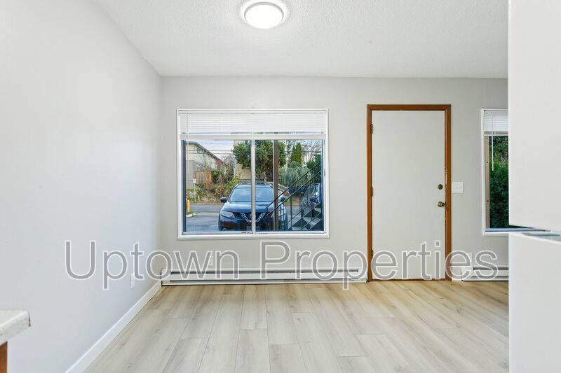 Cozy 2BD/1BTH Ground-level Apartment in Gabriel Terrace property image
