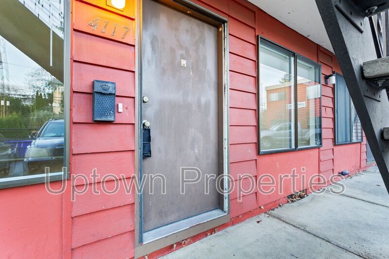 Cozy 2BD/1BTH Ground-level Apartment in Gabriel Terrace property image