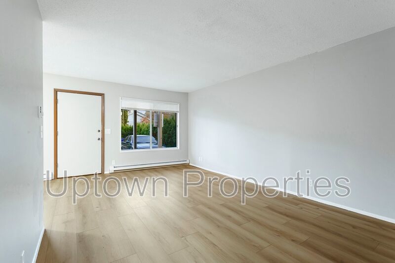 Cozy 2BD/1BTH Ground-level Apartment in Gabriel Terrace property image